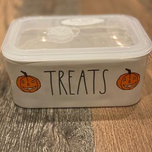Halloween 🎃 food storage container! “Treats”